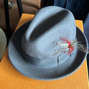 Brixton Men’s hat with feathers, gray